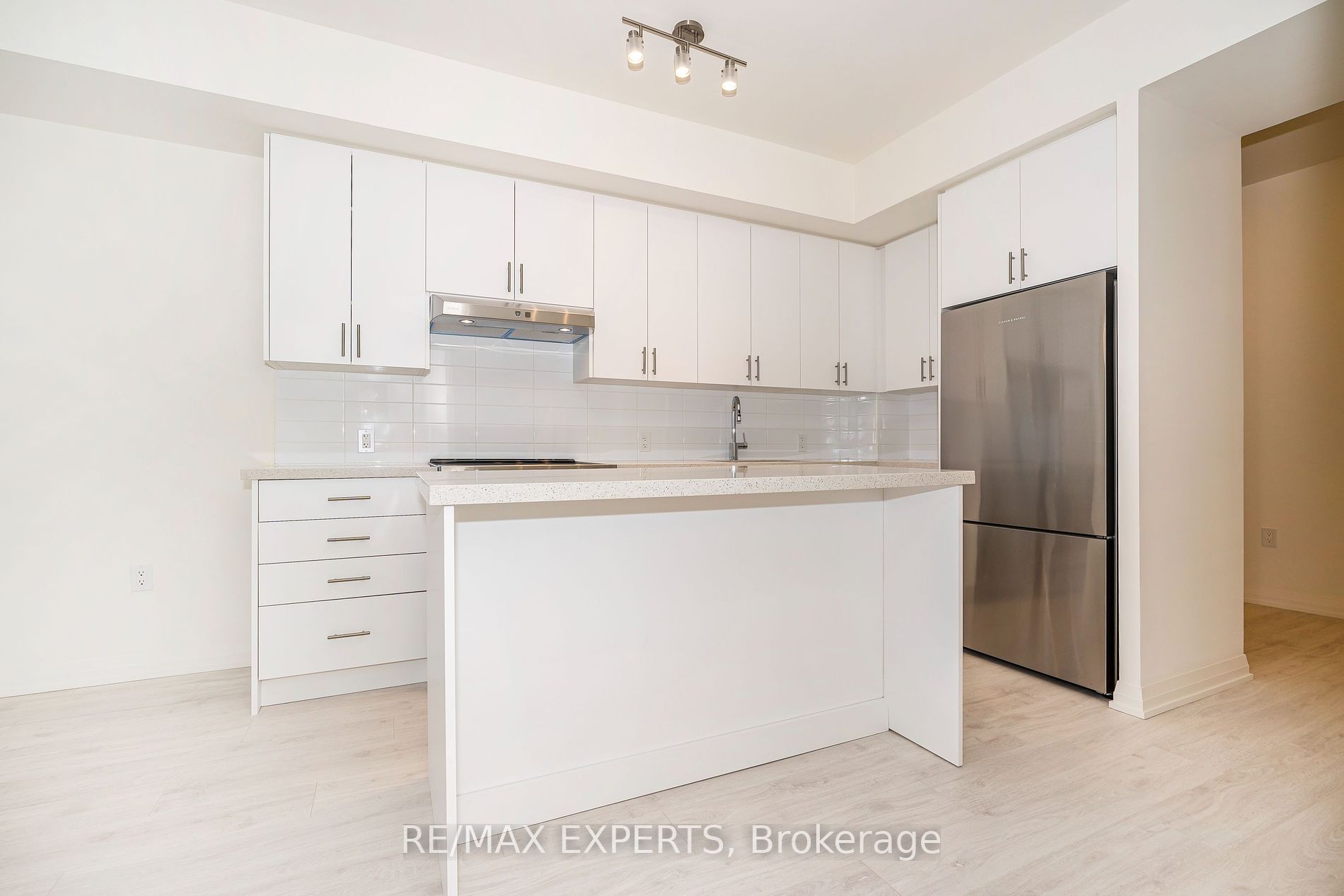 8960 Jane St 210
