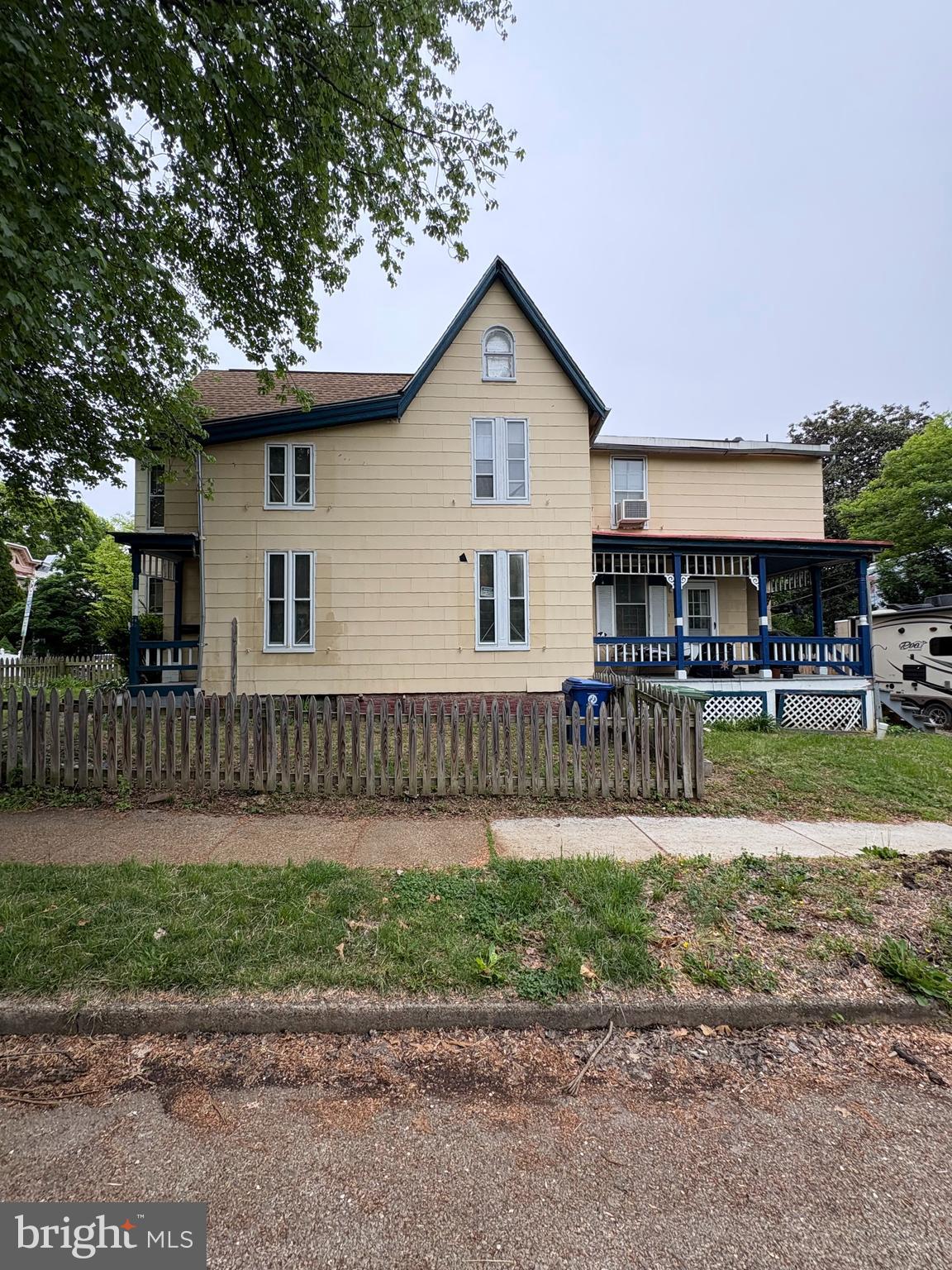 401 Calvin Ave  