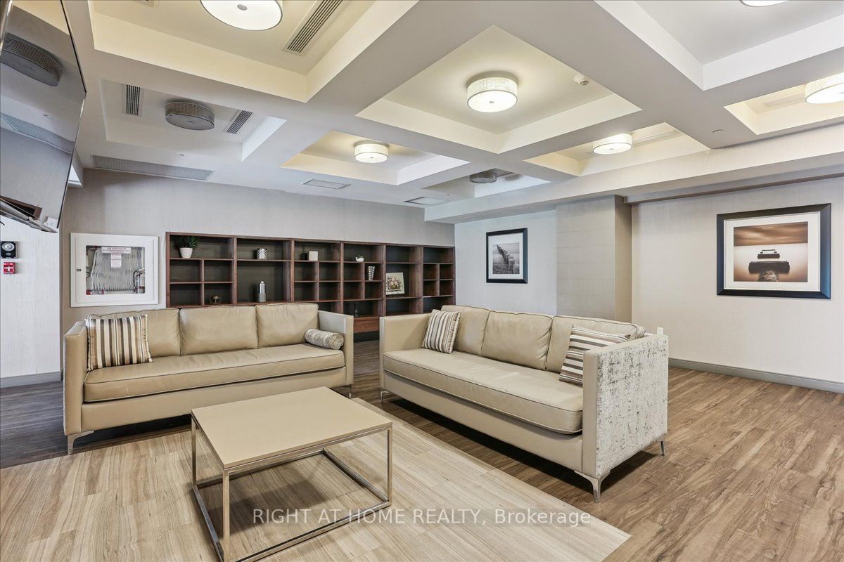 150 W Main St 314