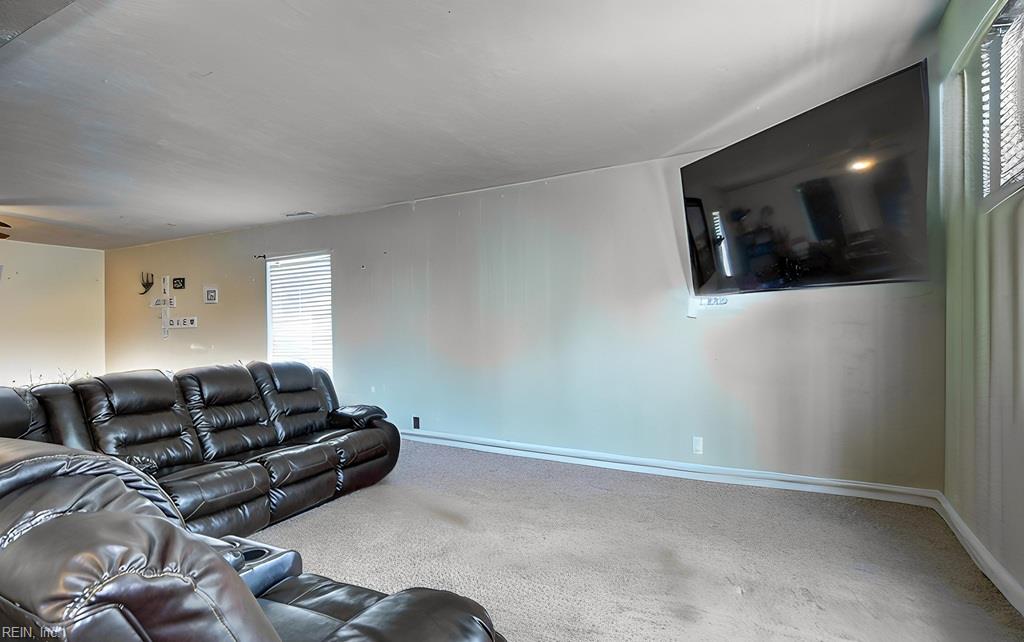 900 Meadowburm Circle