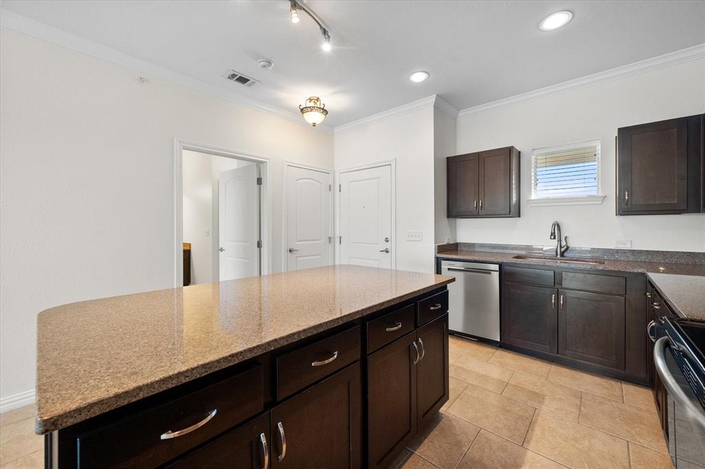 9900 Northshore Boulevard 3408