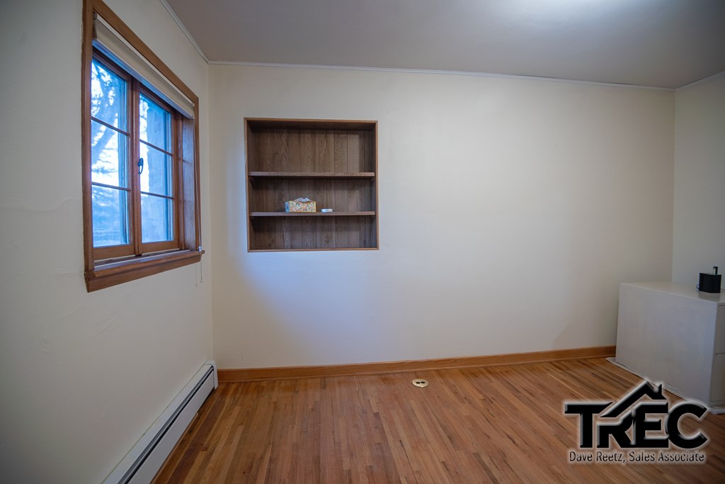 77 W Main St
