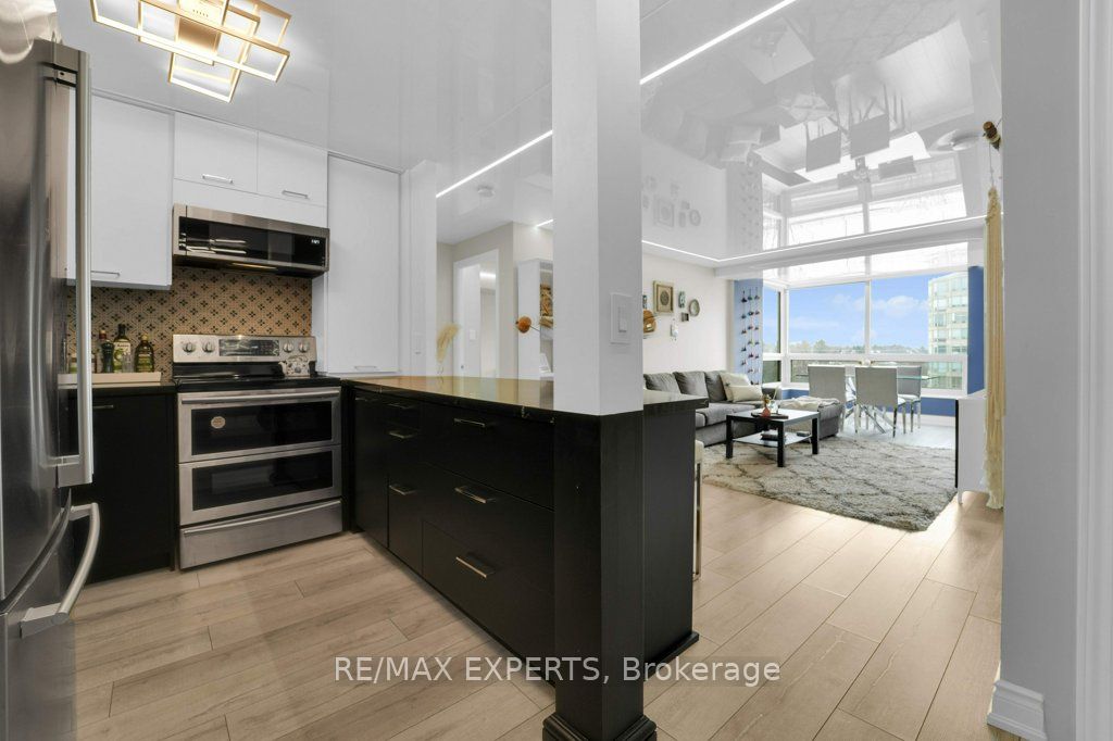 326 E Major Mackenzie Dr 508