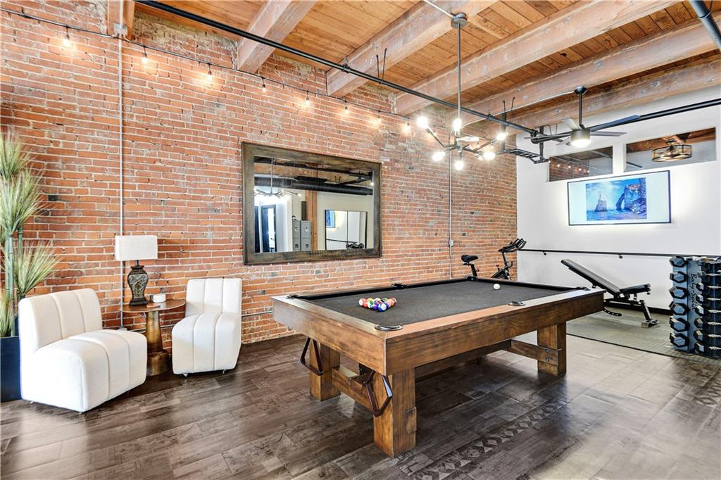 306 W 7th Street 302