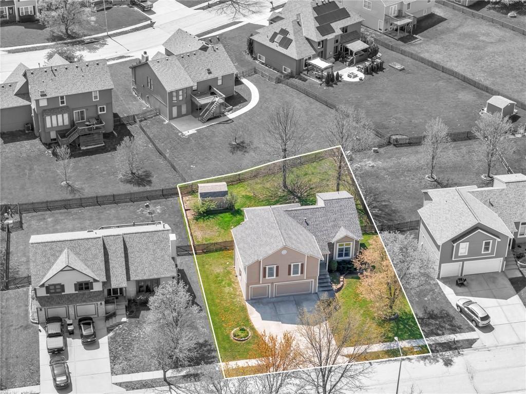 7442 N Sycamore Avenue