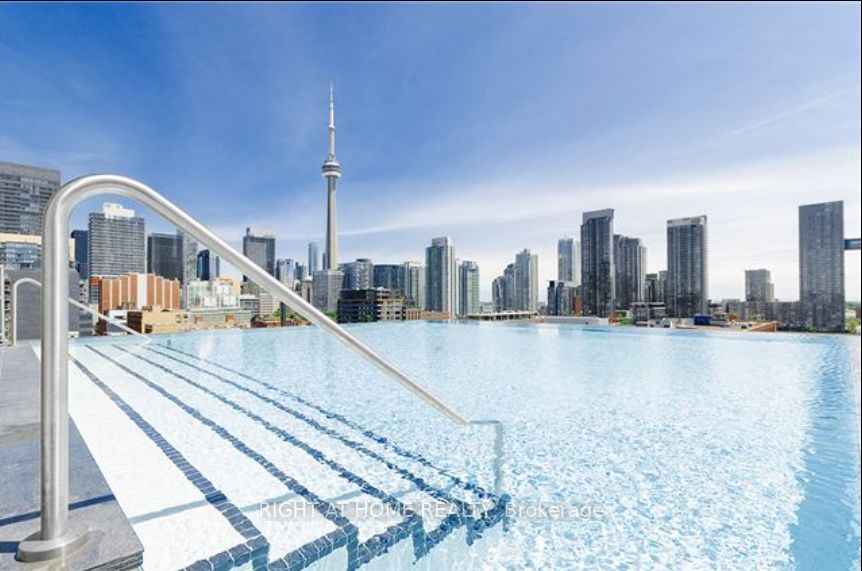 560 W King St 1004