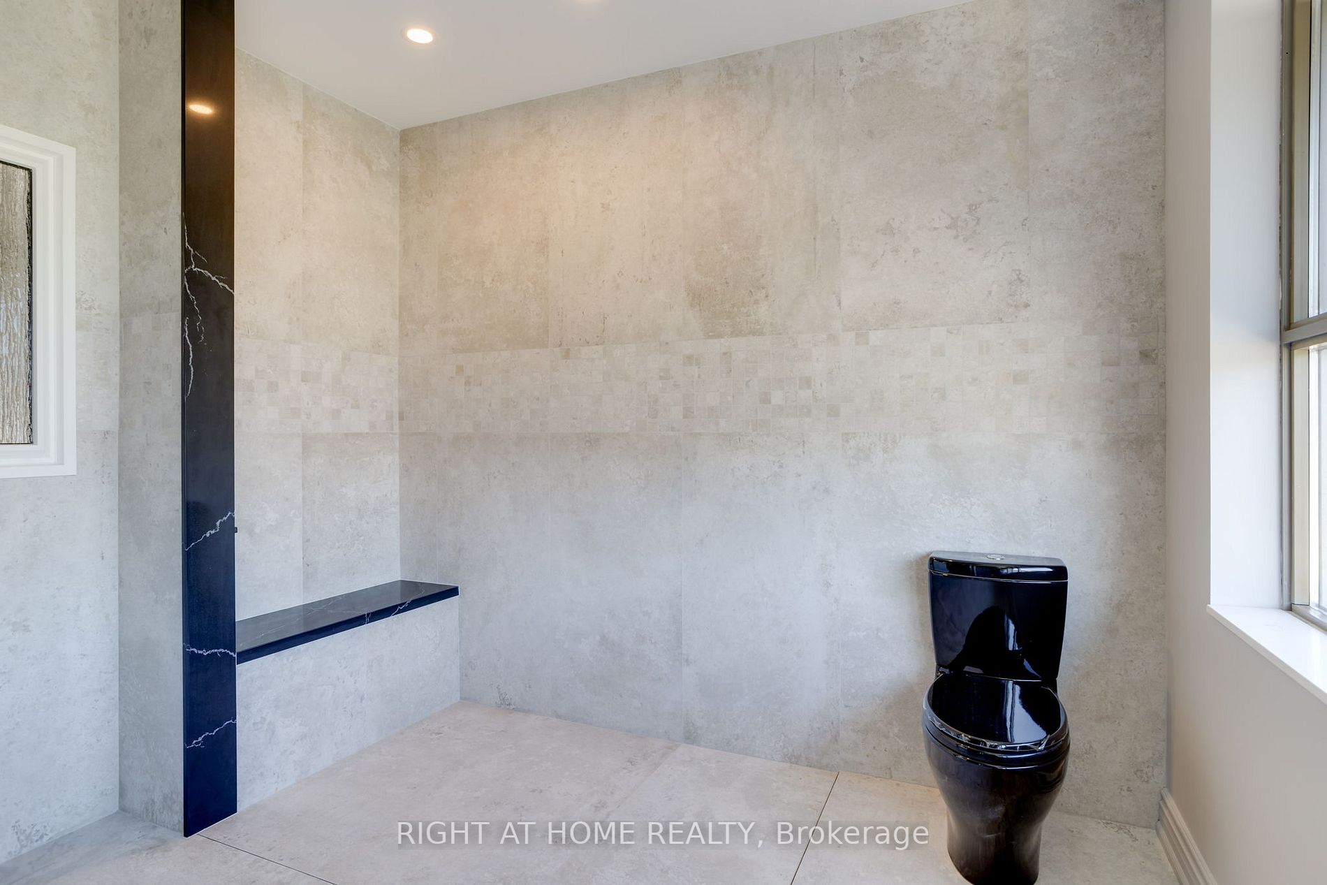 160 Wellington St 2