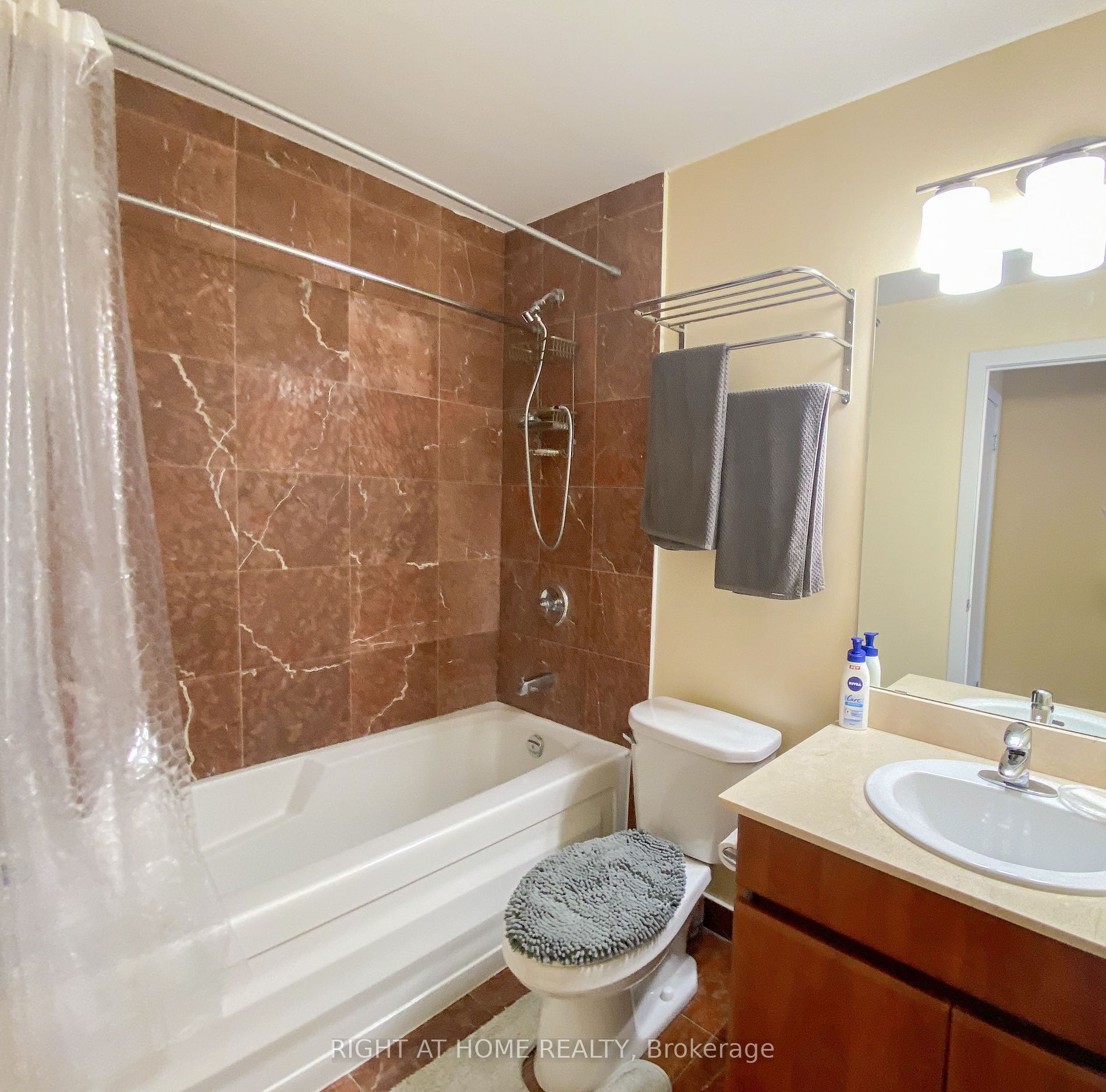 30 Canterbury Pl 1707