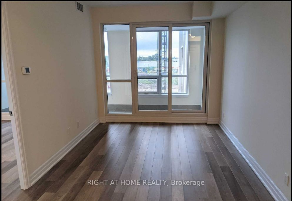 9085 Jane St 422