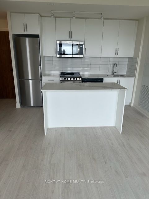 509 Dundas St 504