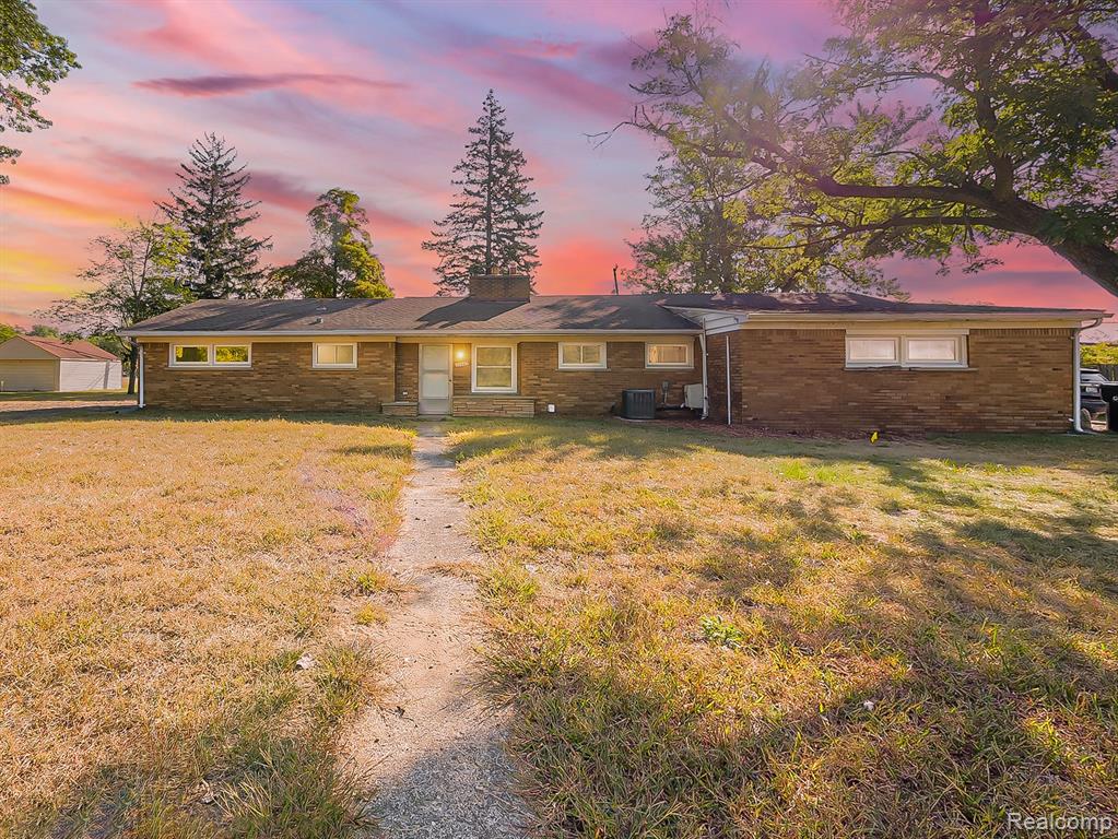 20862 Kenwood Street