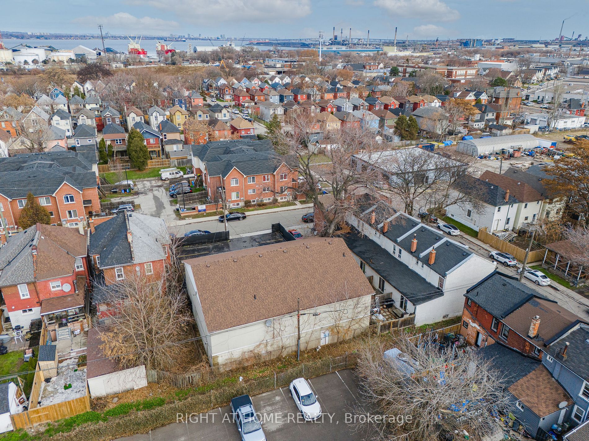 122 Burton St