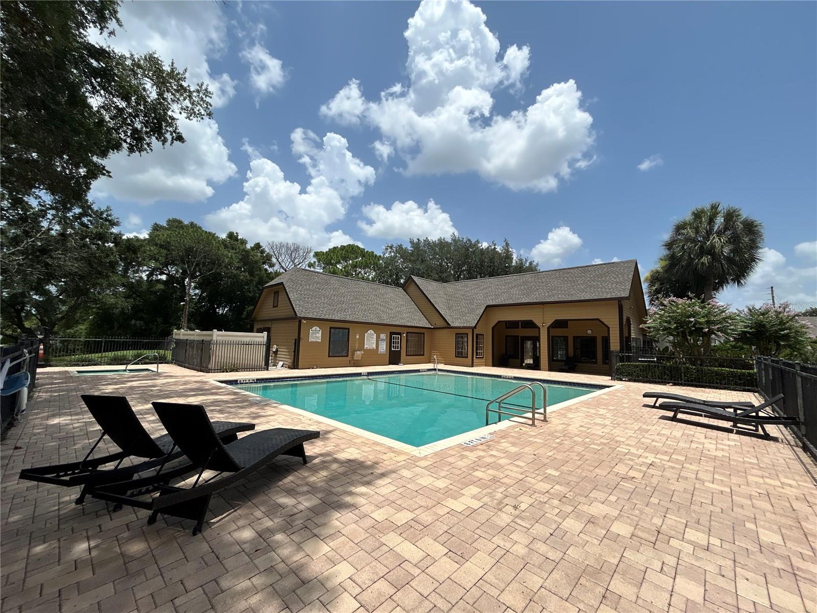 380 Lakepointe Drive 202
