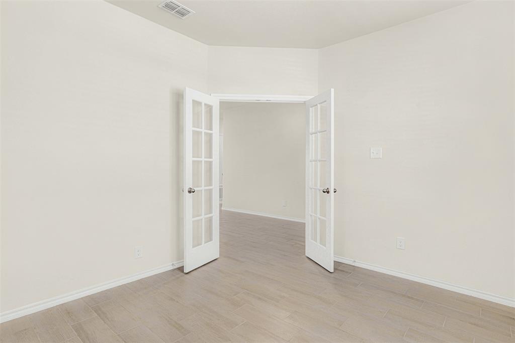 949 Ravenwood Lane