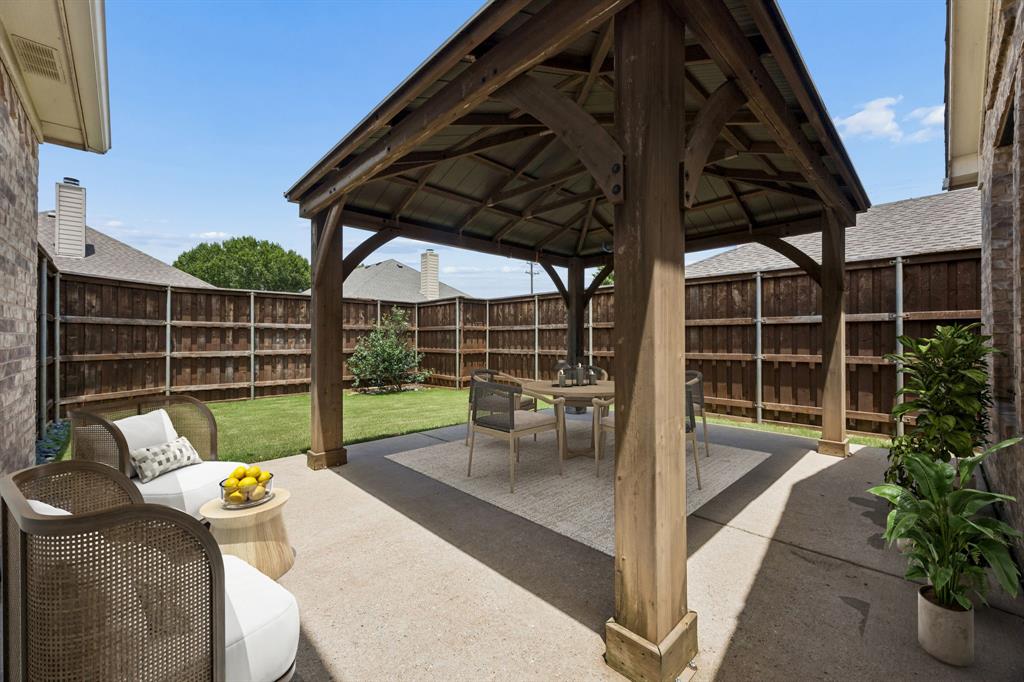9004 Regal Oaks Drive