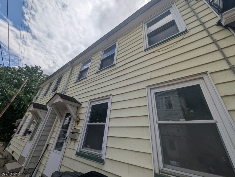 10 Randall St