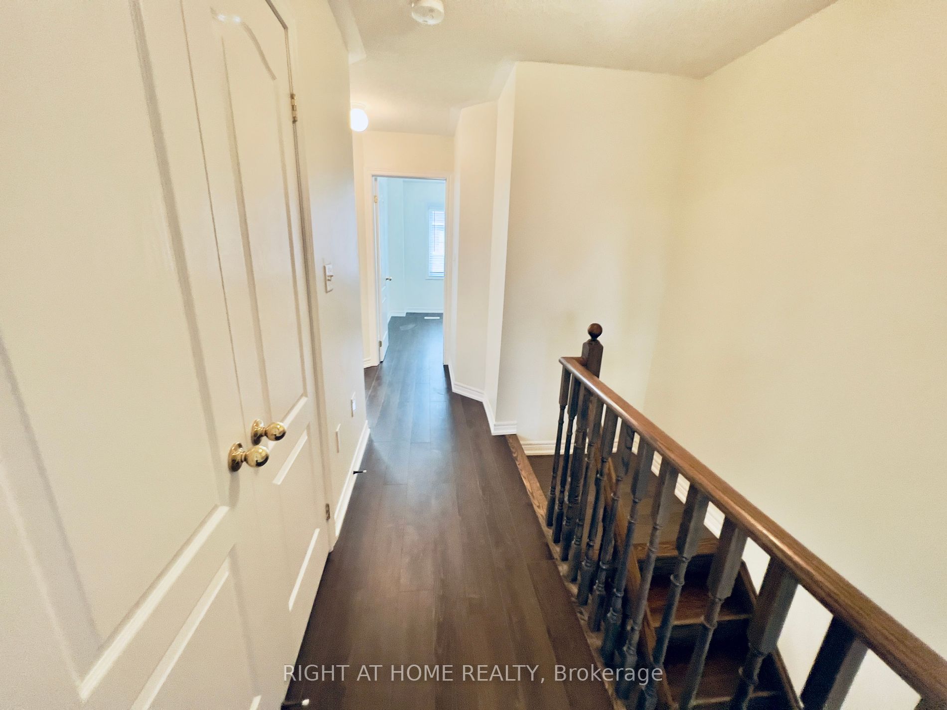1352 E Granrock Cres