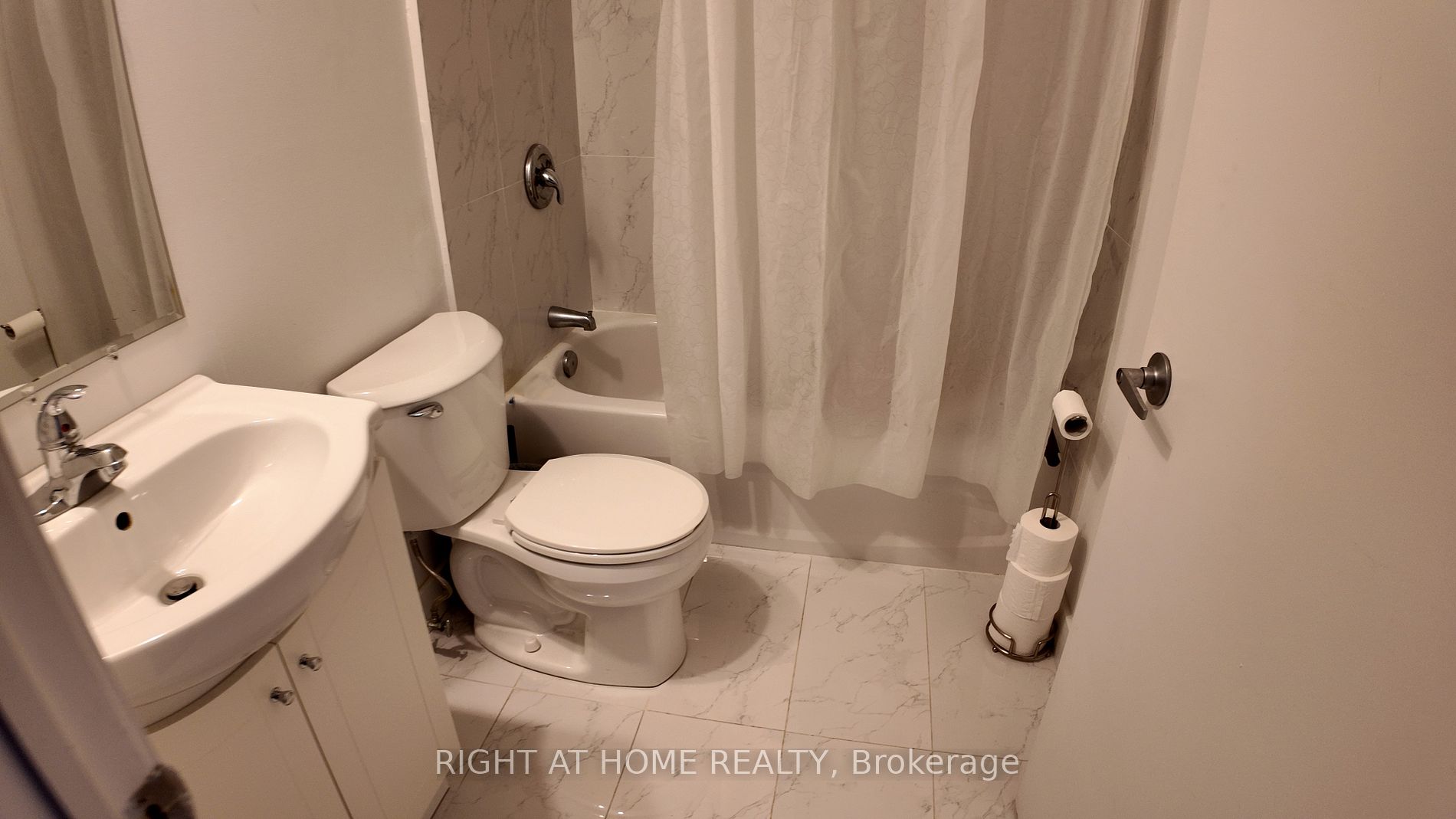 36 Lee Centre Dr PH502