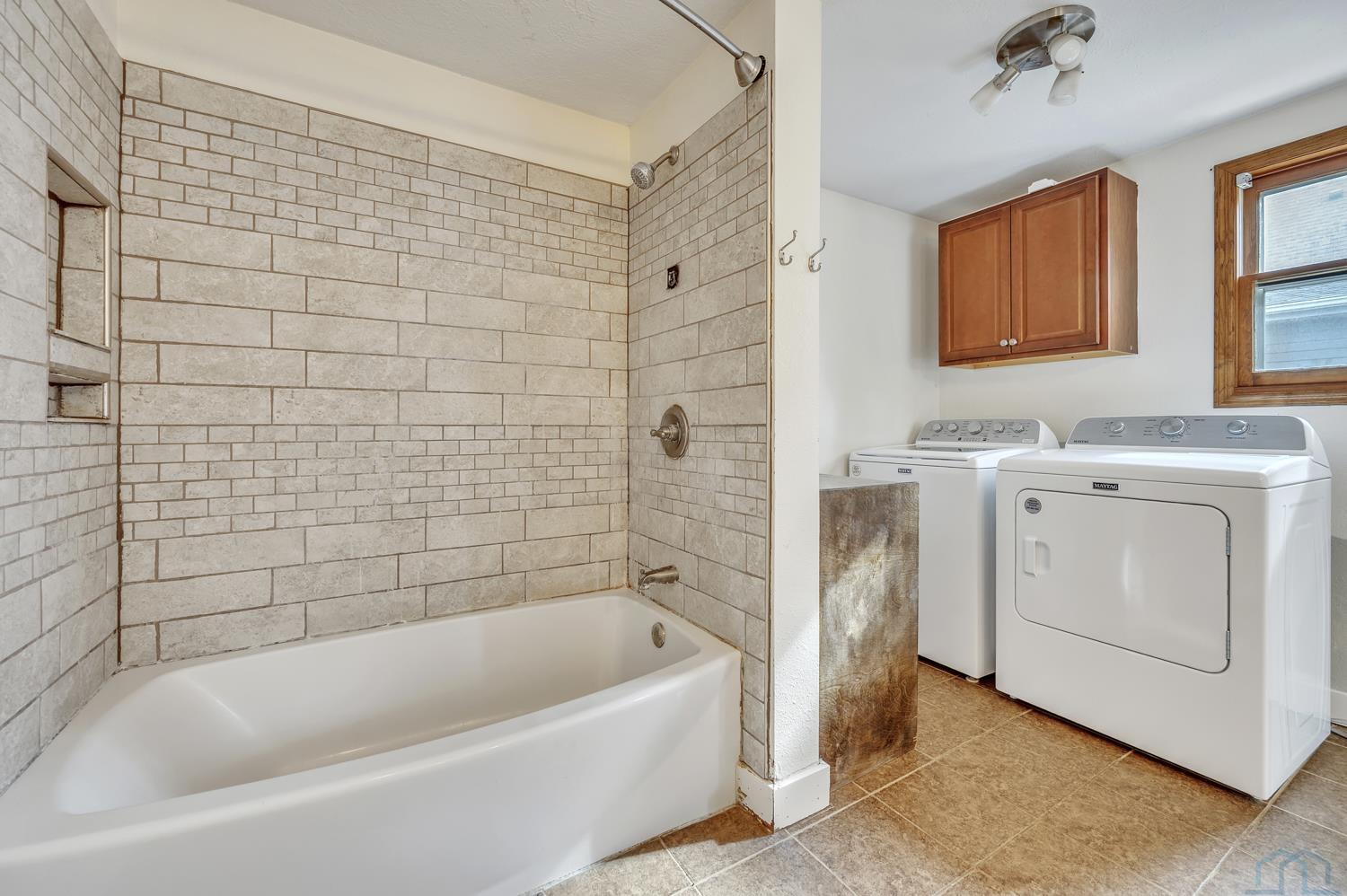 607 Albany Avenue Ne