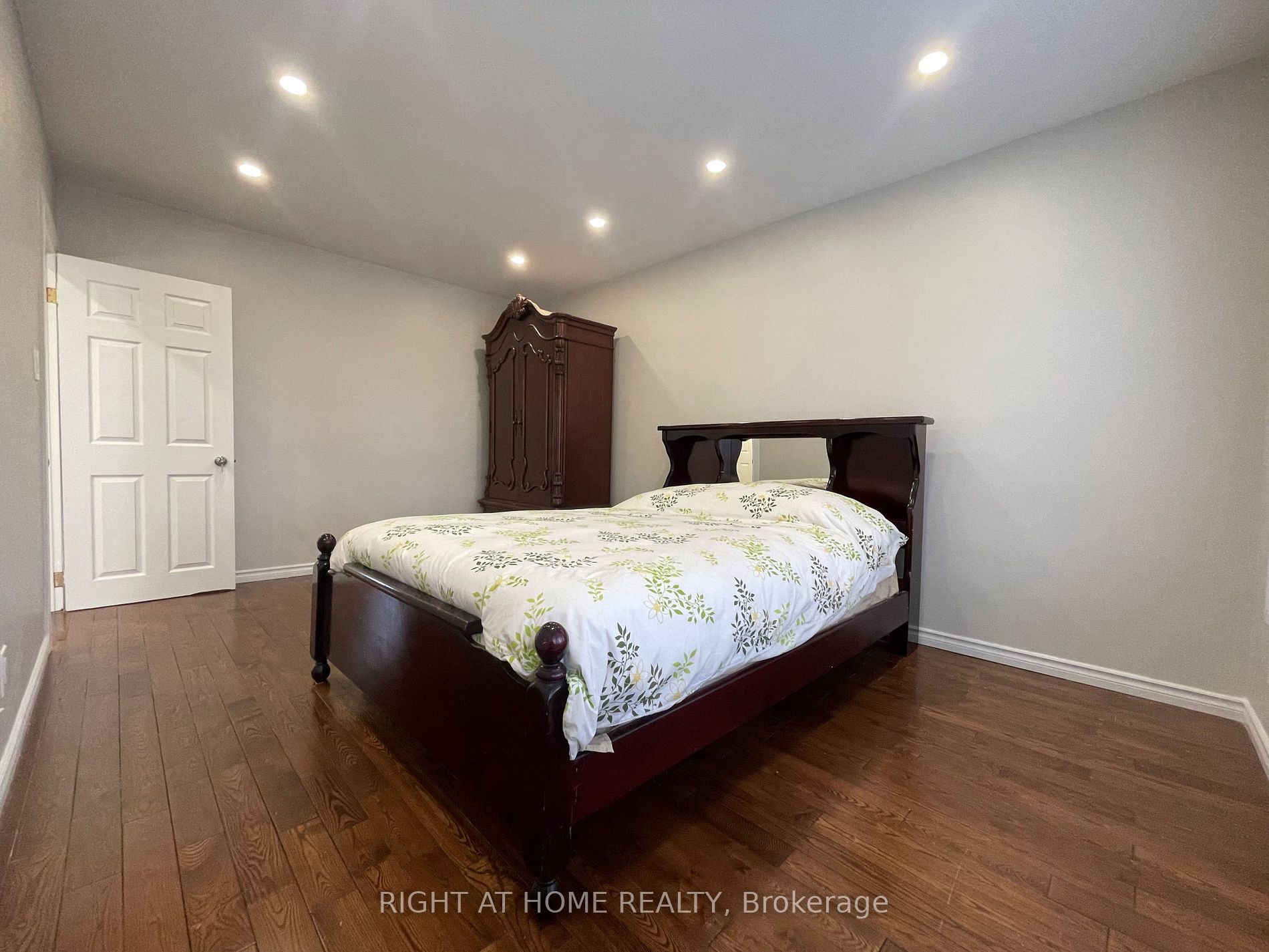 22 Neames Cres Room B