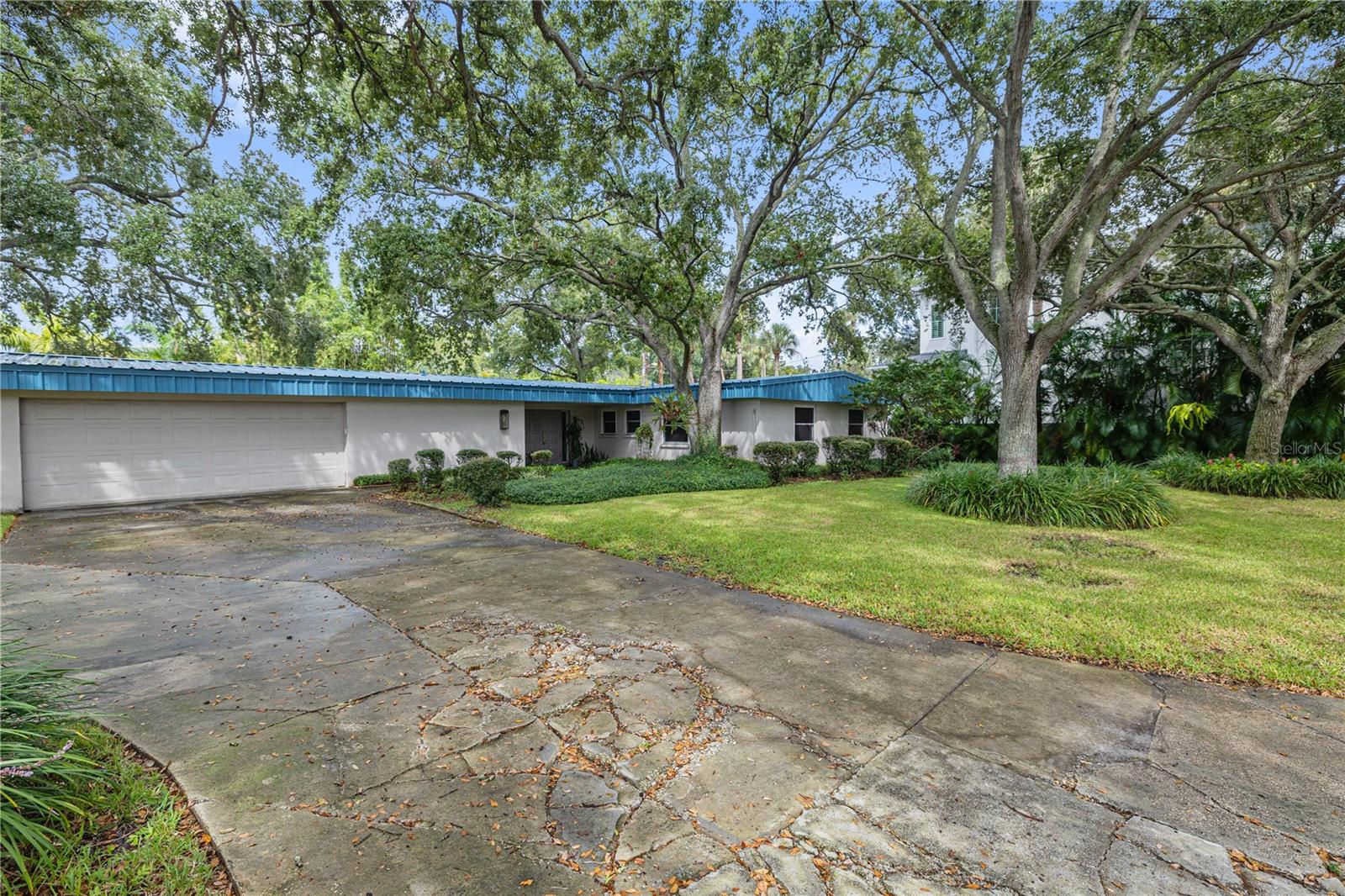 4915 W Melrose Avenue N
