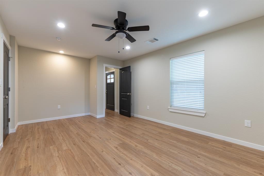 2000 Kerry Drive