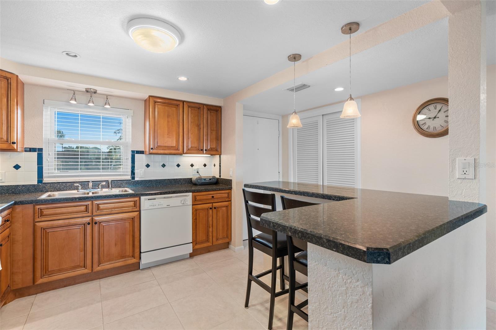 4575 Cove Circle 102