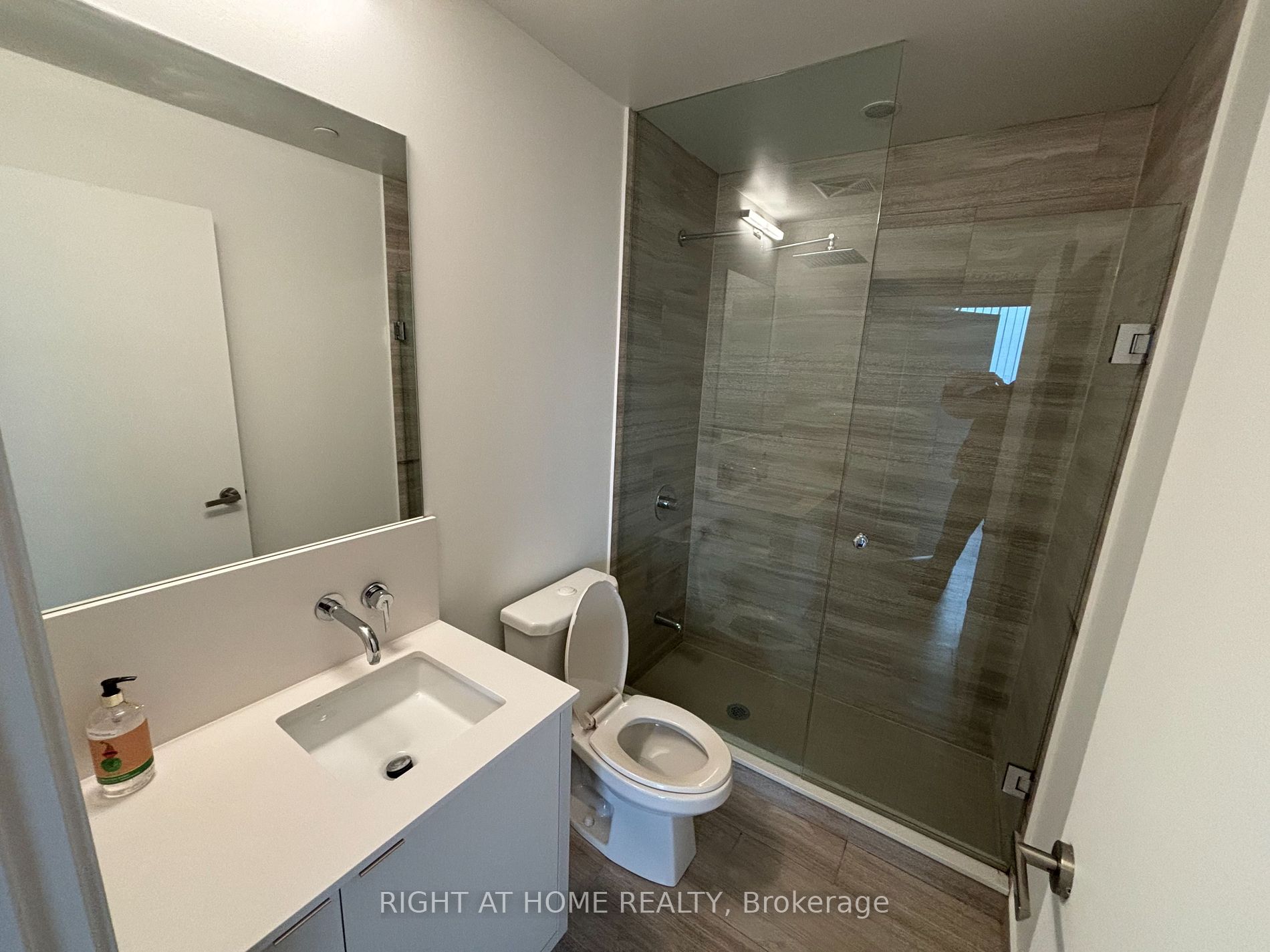 100 Harbour St 6704