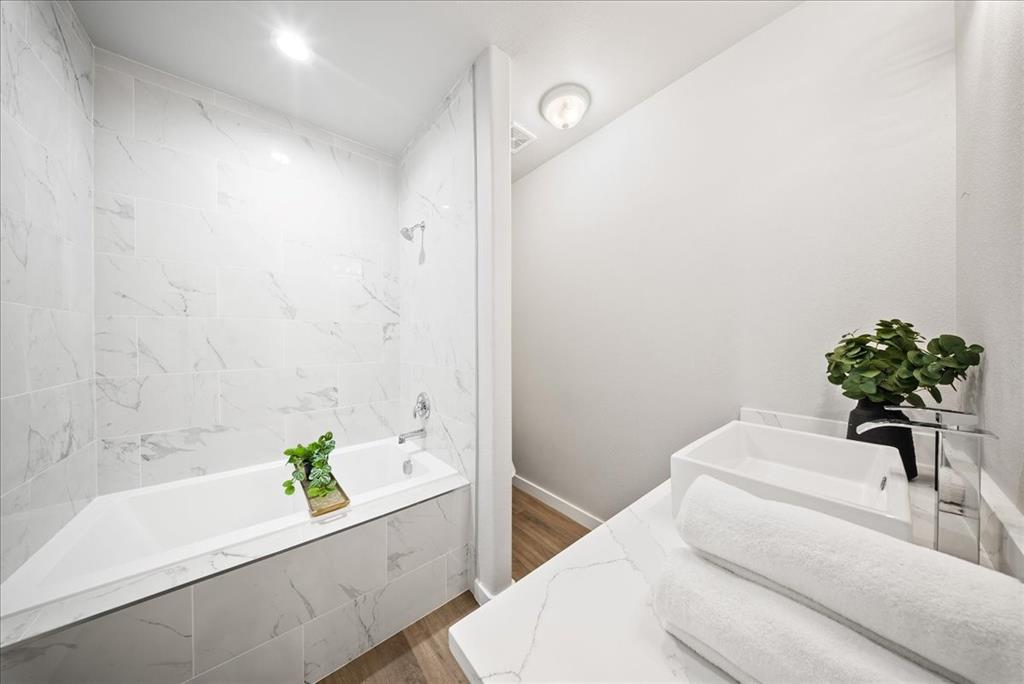 1624 E Collin Street