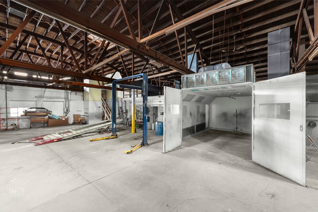 1123 W Catalpa Avenue