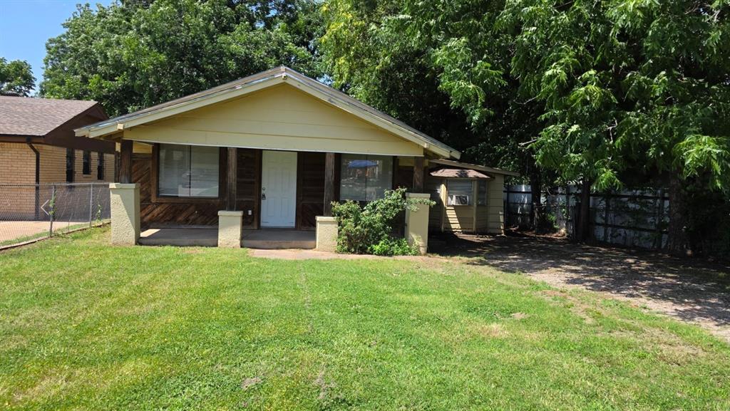 Looking for an investment property or a new place simply to call home?  This is your opportunity to own a 2 bedroom 1.5 bath with large living room.  Located in southwest OKC with quick access to interstates and mins away from Will Rogers International Airport.