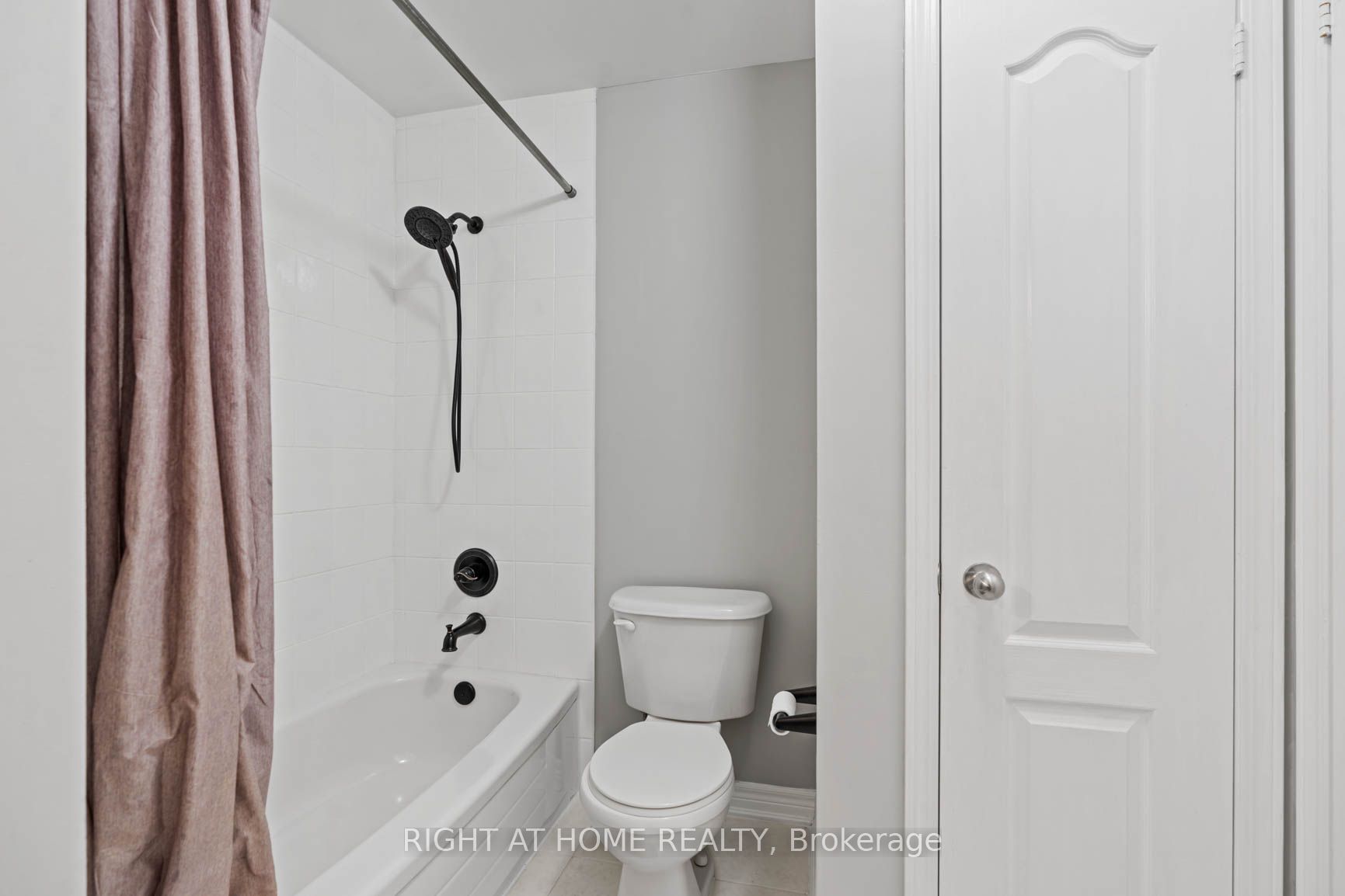 2420 Baintree Cres