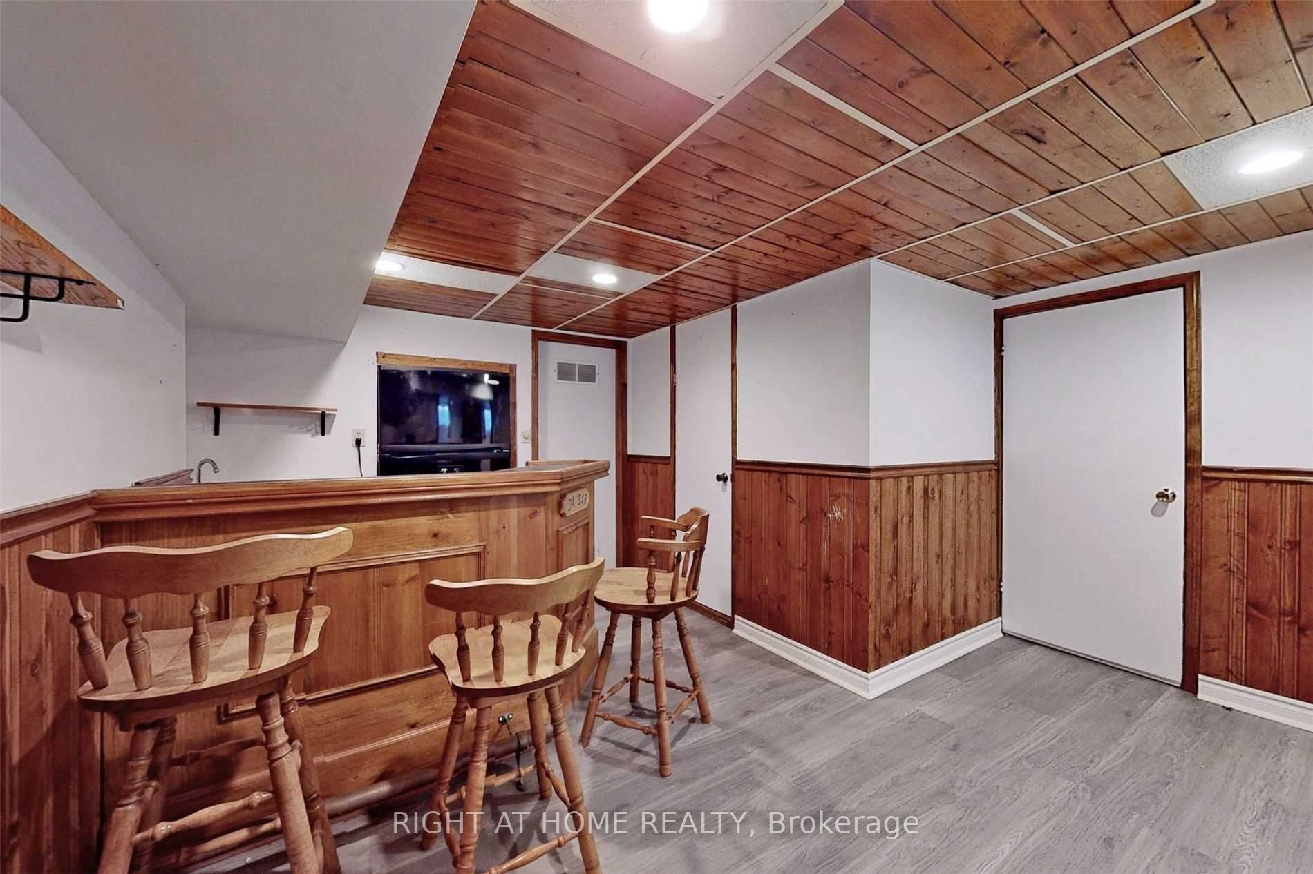 559 Ridgeway Ave