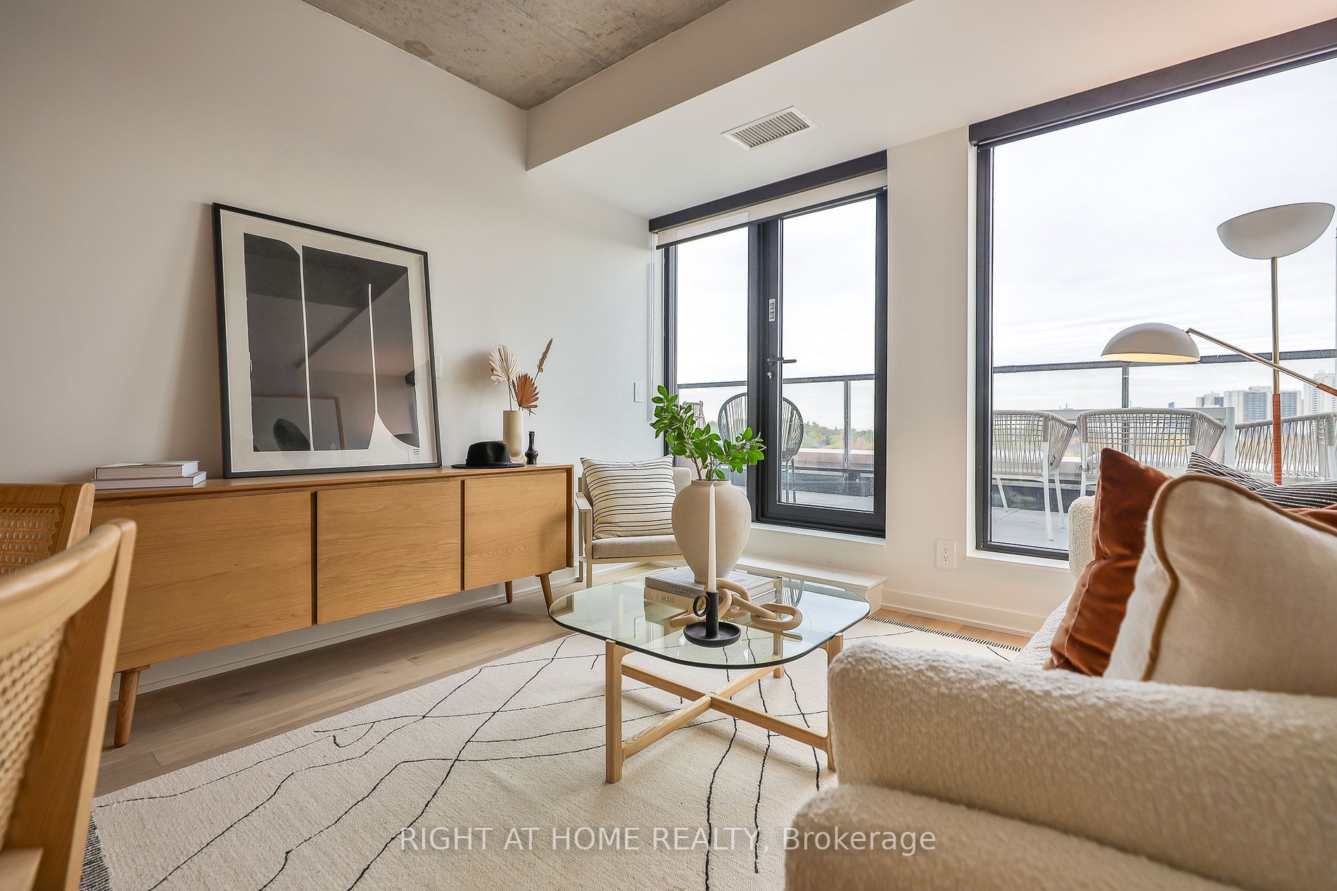 2720 W Dundas St 601