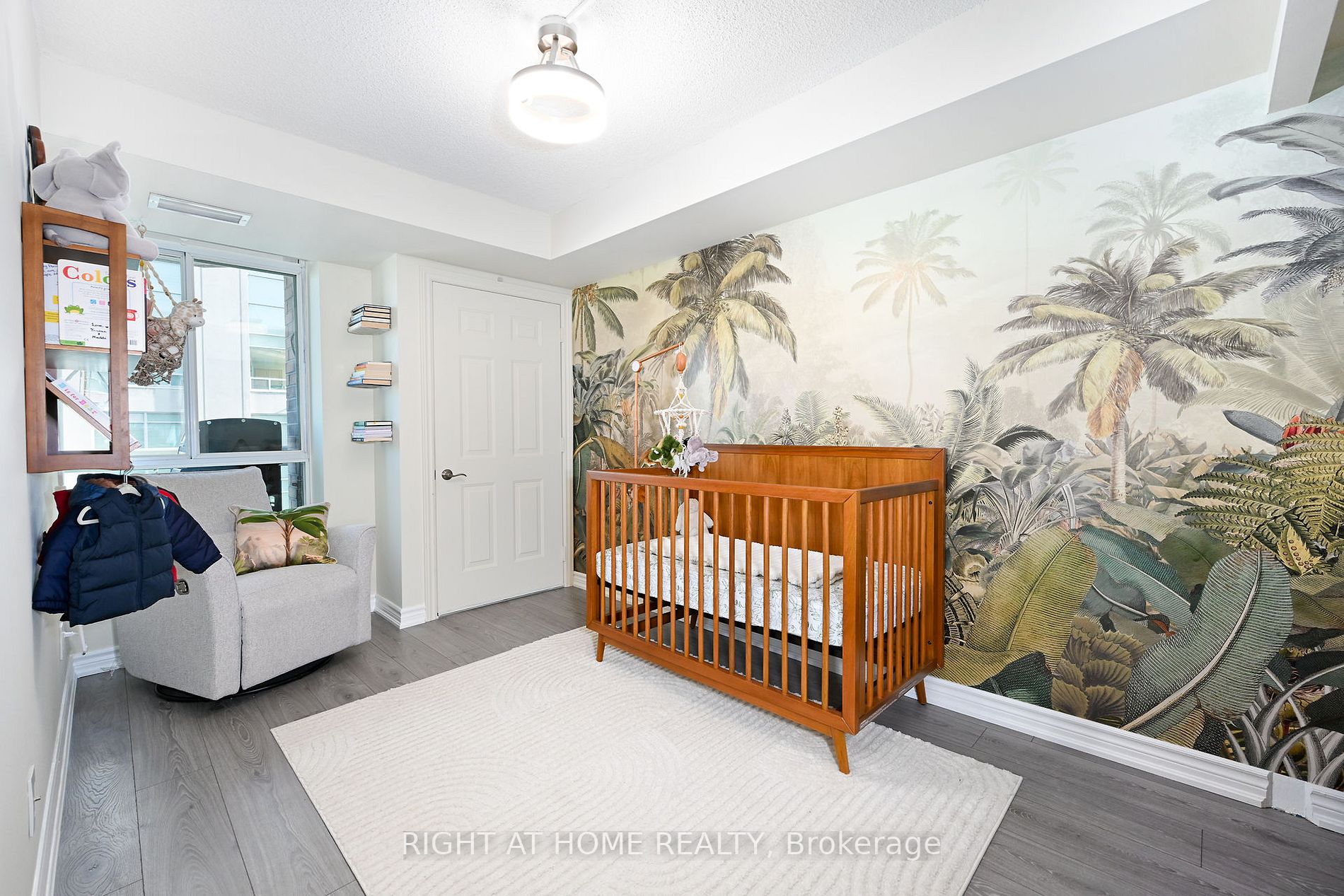 190 Manitoba St 805