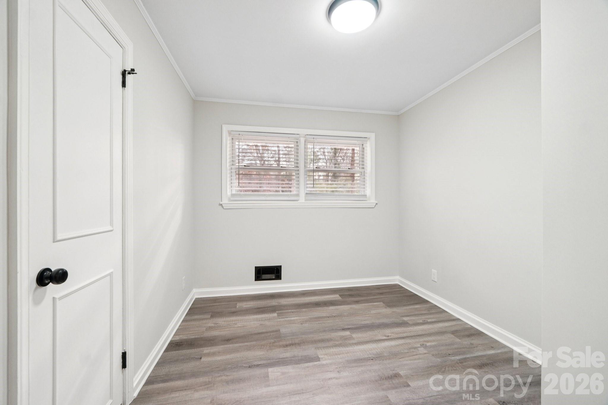 915 Crestmere Street