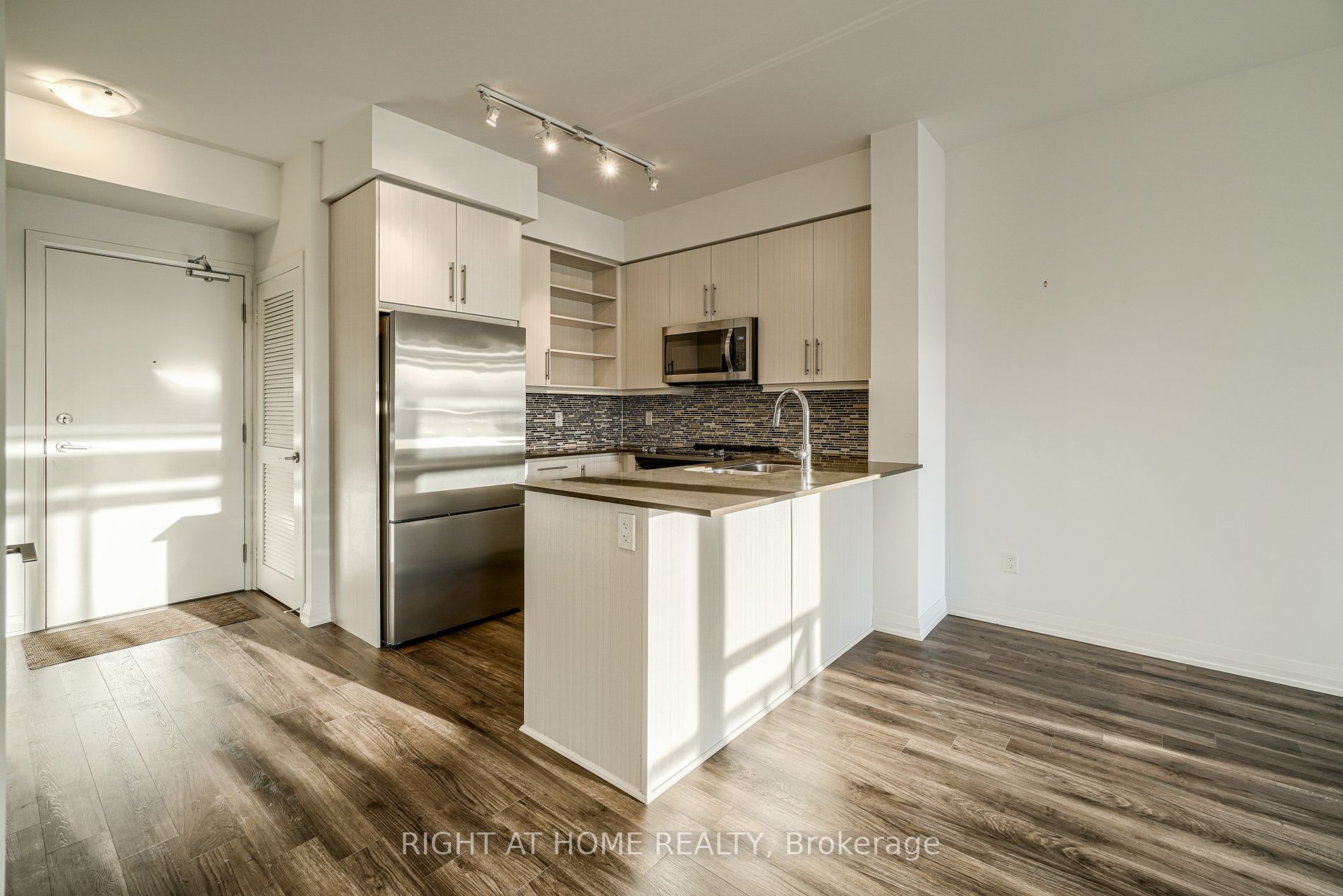 65 Oneida Cres Lph06