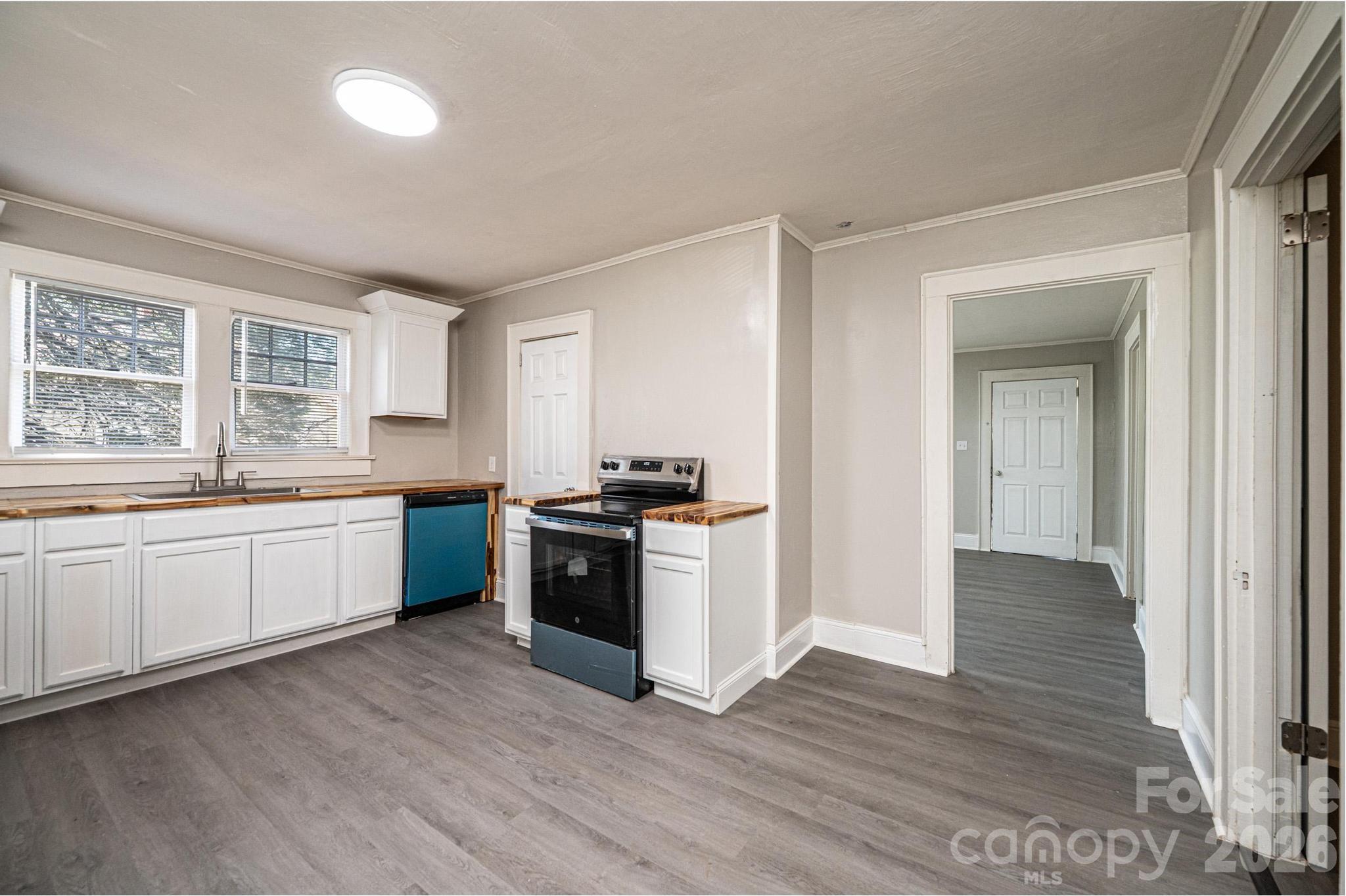 423 N Davis Avenue