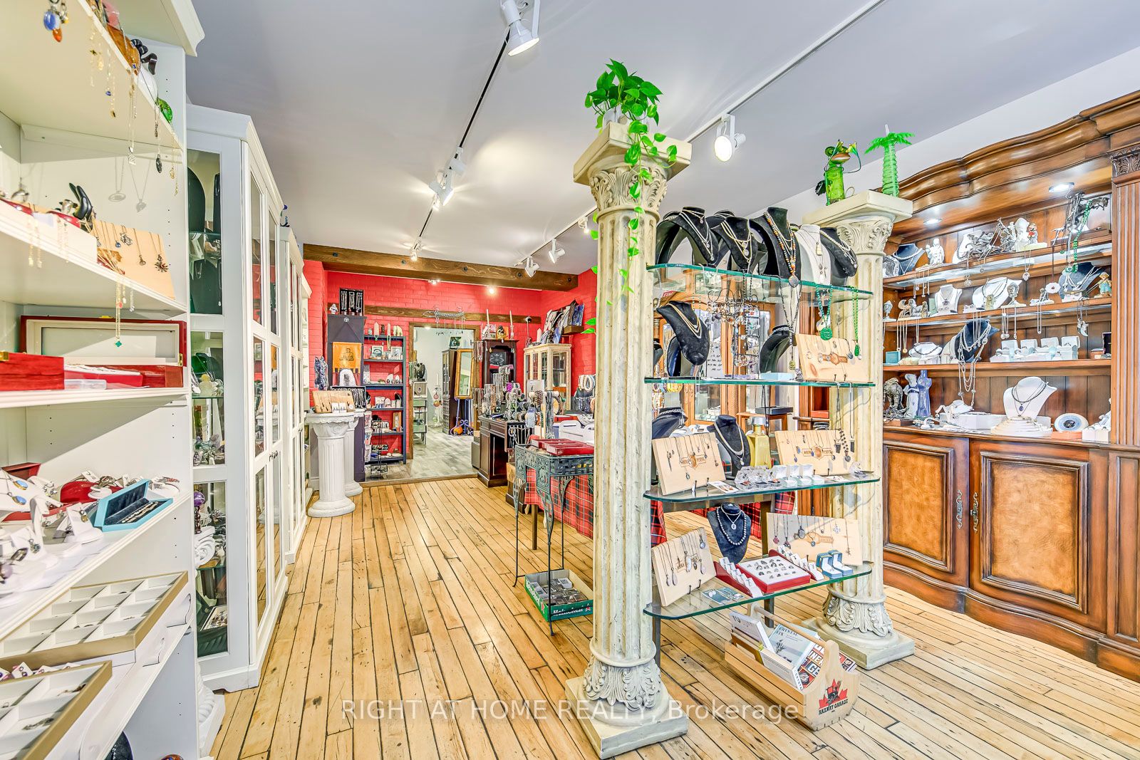 393 John St