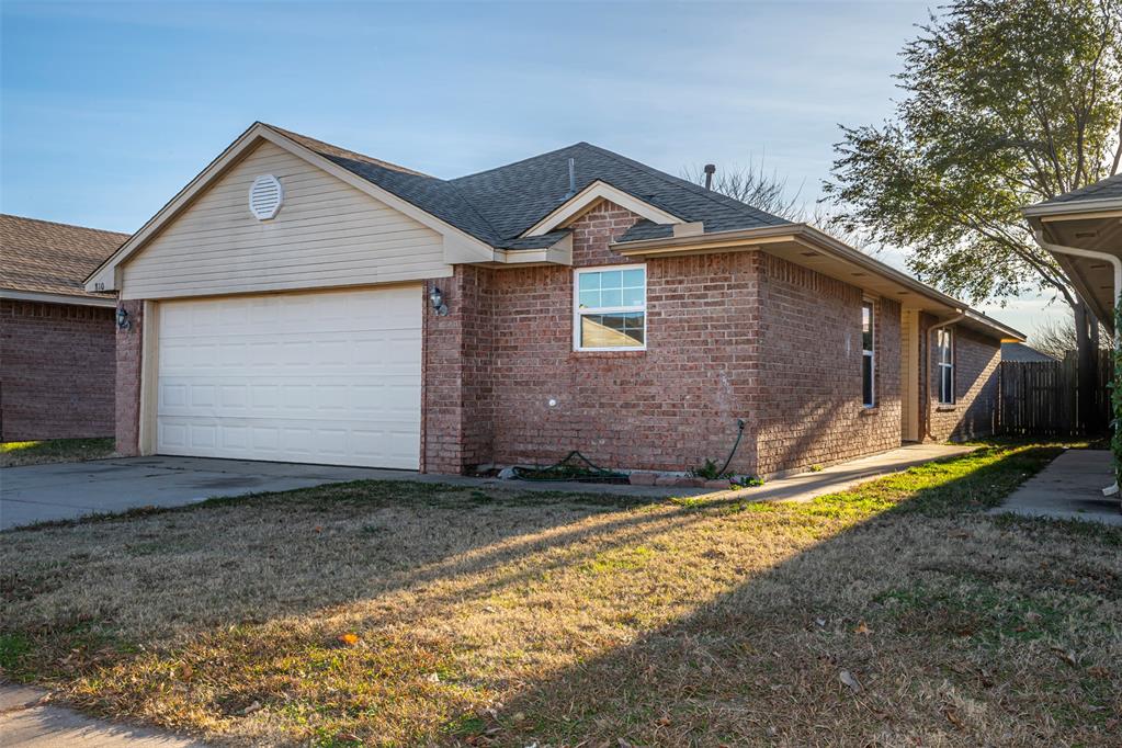 This cozy 3-bedroom, 2-bathroom home offers a great opportunity to update and make it your own. It has a functional floor plan with new carpet in the primary bedroom.  It is conveniently located just minutes from the OU campus with easy access to shopping, restaurants, and I-35.
