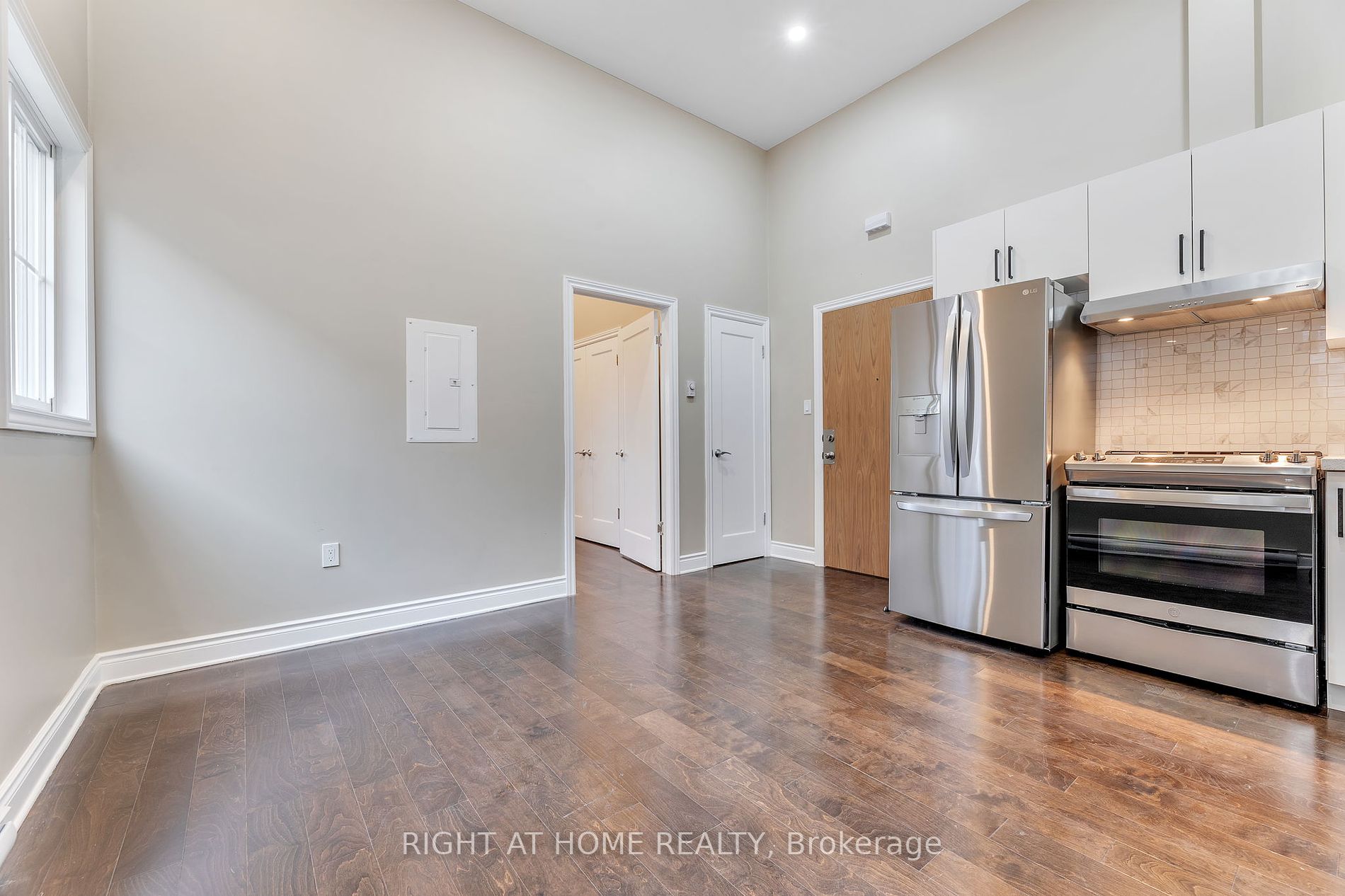 100 Cromwell Ave 1