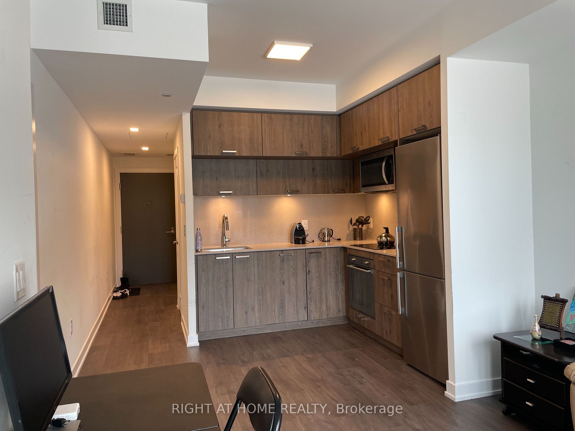 50 Mccaul St 1011