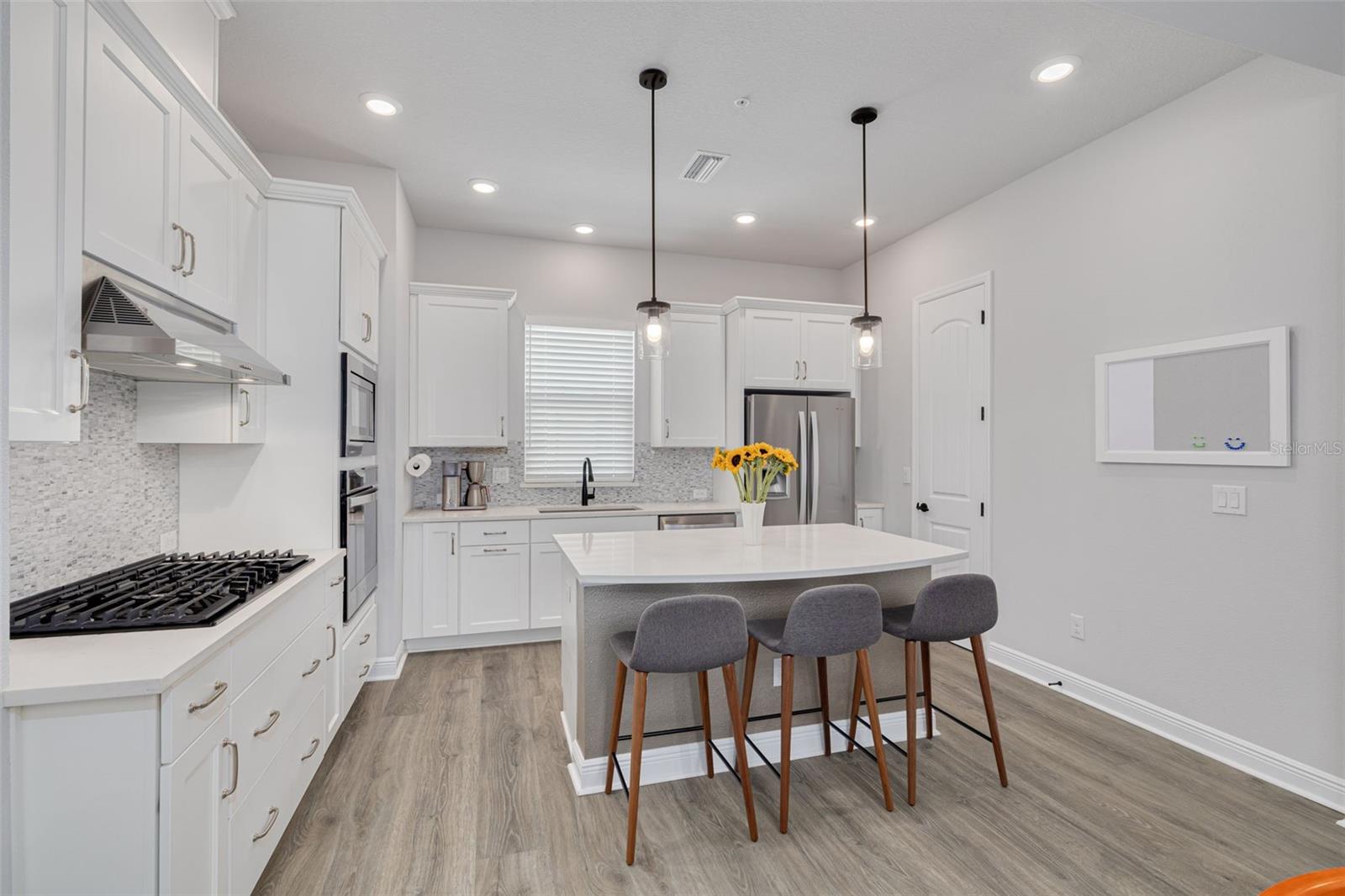 835 Burlington Avenue N