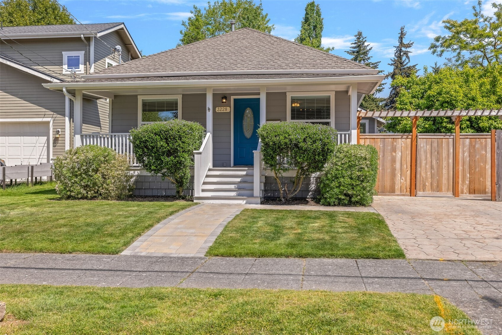 3228 39th Avenue SW