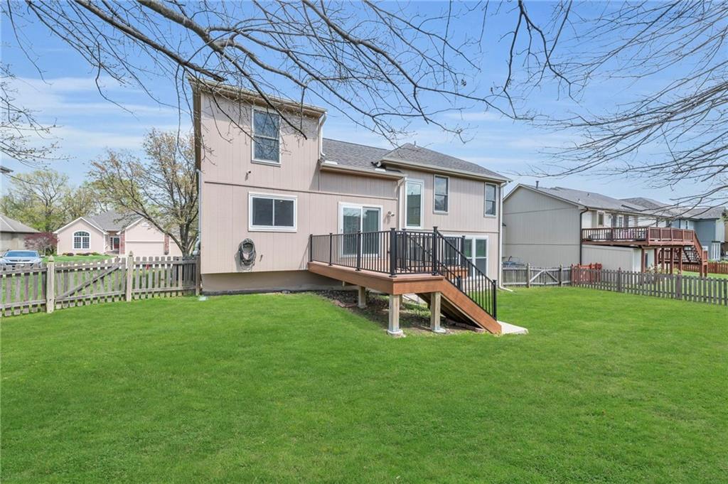 7442 N Sycamore Avenue