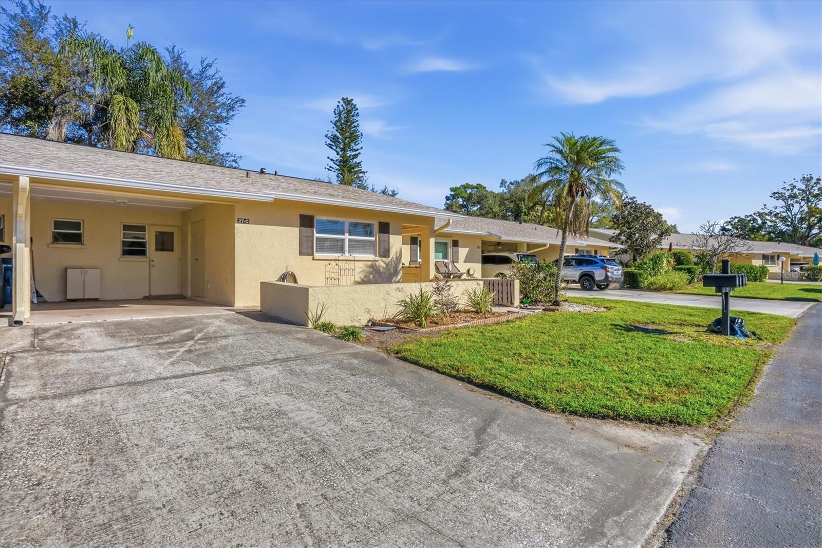 390 301 Boulevard W 27C