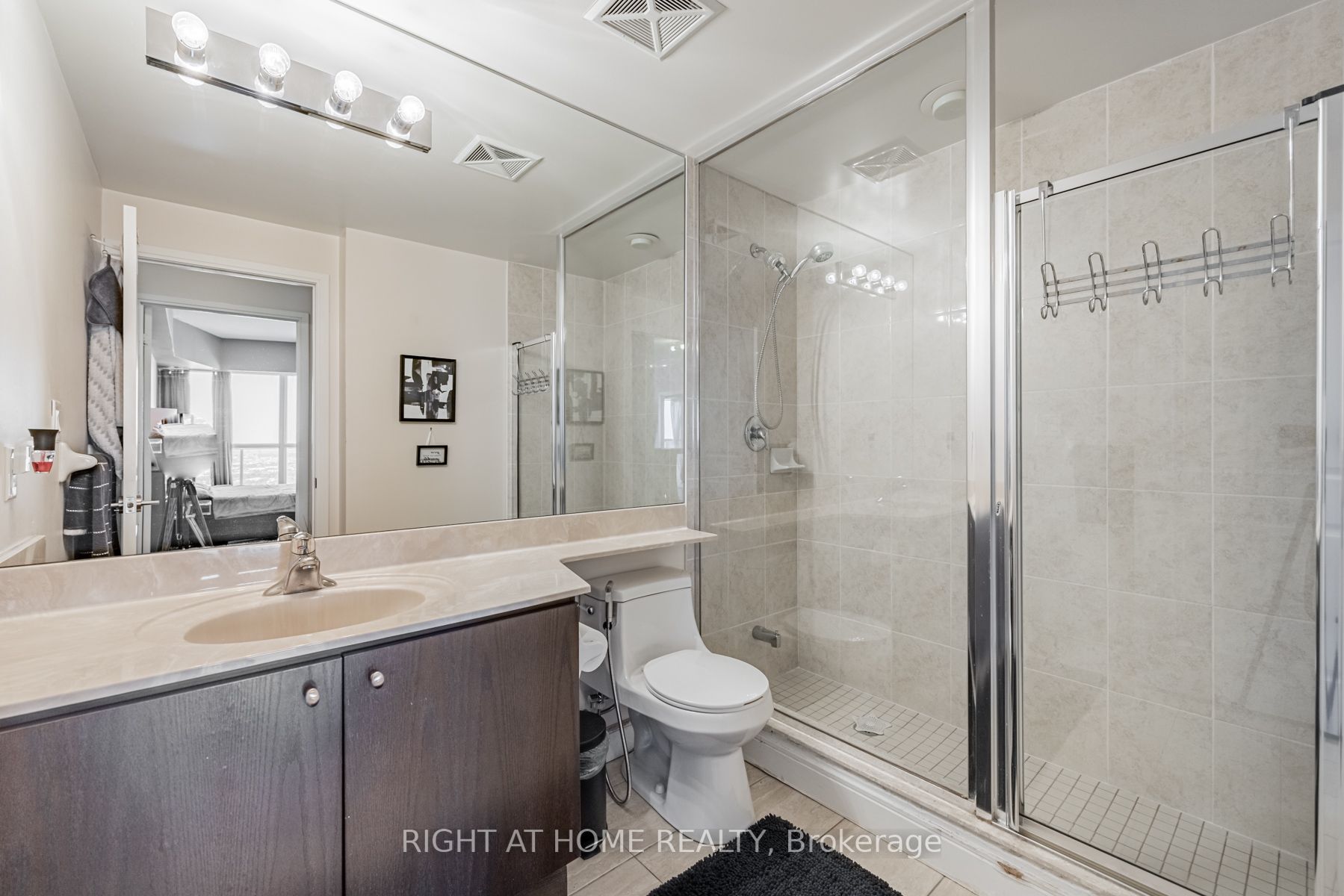 60 Absolute Ave 5208