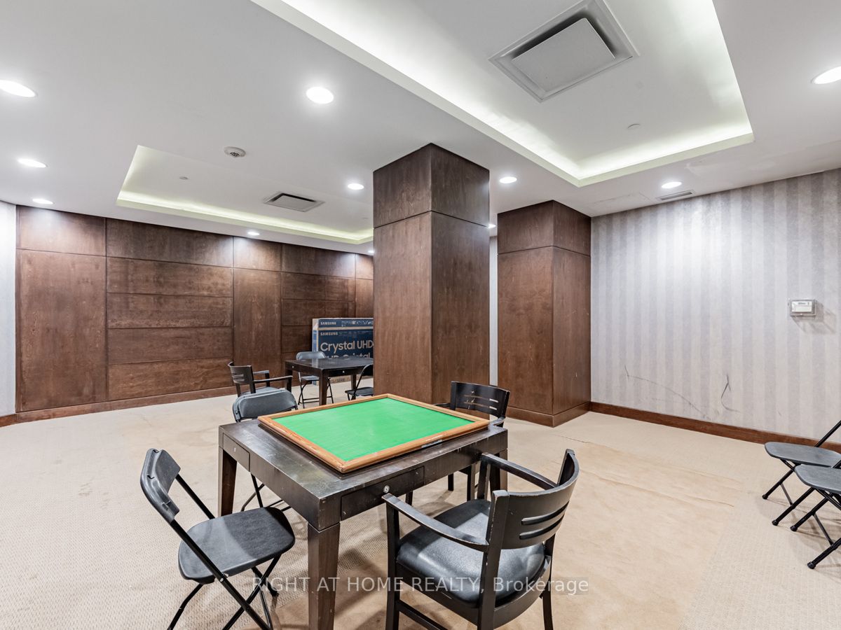 15 Northtown Way 615