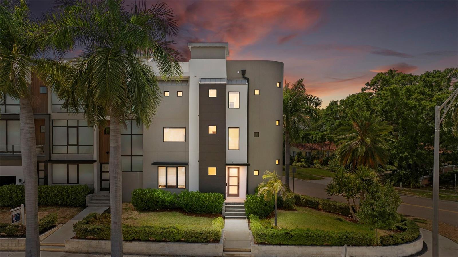 92 W Davis Boulevard