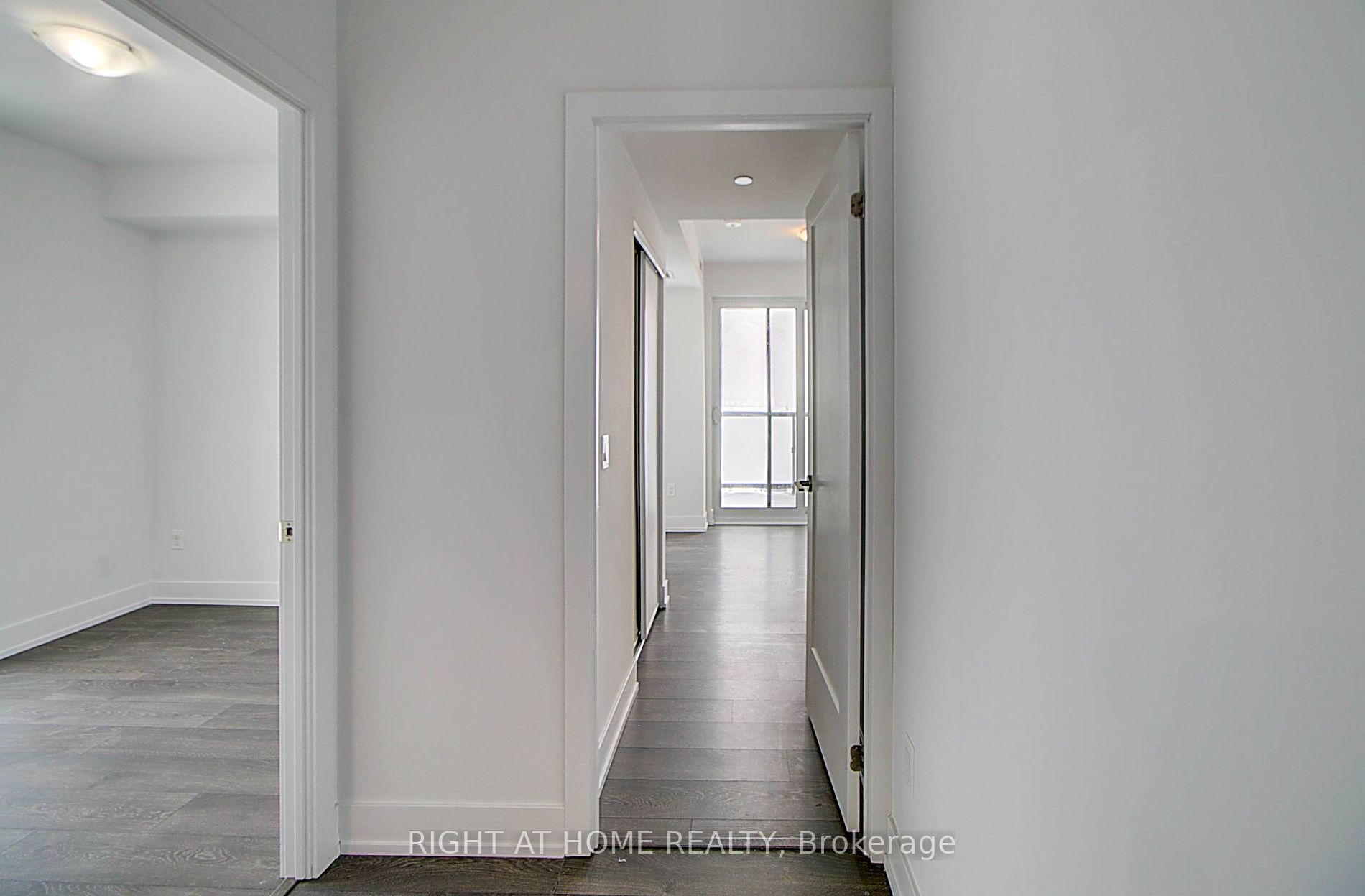 2550 N Simcoe St 2407